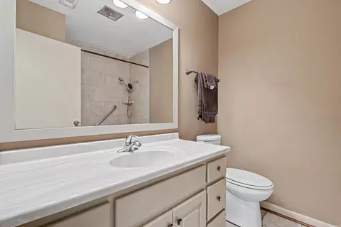 Bath - 5 Arcadia Cir, Bryant, AR 72022 photo 2 of 2