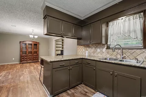 Kitchen - 5 Arcadia Cir, Bryant, AR 72022 photo 3 of 3