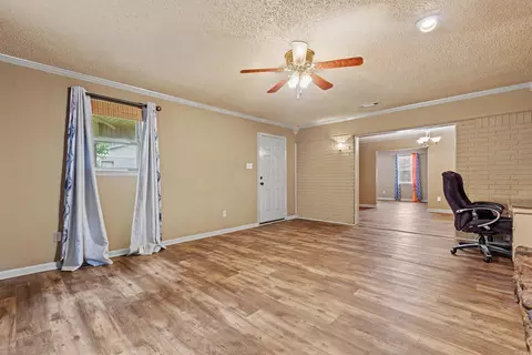 Living - 5 Arcadia Cir, Bryant, AR 72022 photo 7 of 7