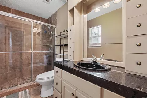 Bath - 5 Arcadia Cir, Bryant, AR 72022 photo 1 of 2