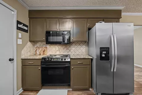 Kitchen - 5 Arcadia Cir, Bryant, AR 72022 photo 2 of 3