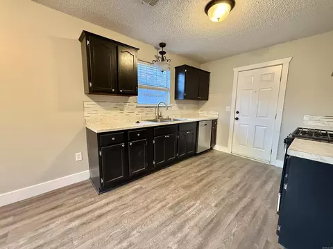 Kitchen - 1815 Watts Rd, Benton, AR 72015 photo 1 of 2