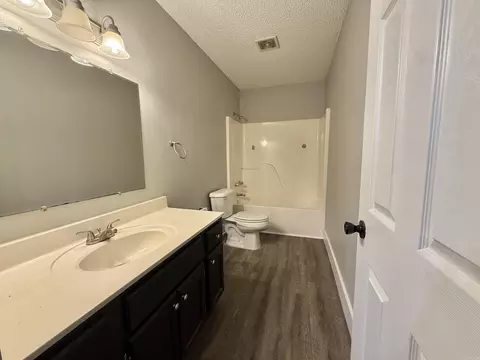 Bath - 1815 Watts Rd, Benton, AR 72015 photo 2 of 2
