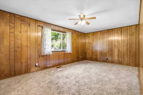 Bedroom - 442 Riverview Trl, Norfork, AR 72658 photo 3 of 4