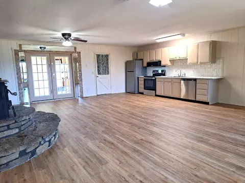 Kitchen - 442 Riverview Trl, Norfork, AR 72658 photo 2 of 2