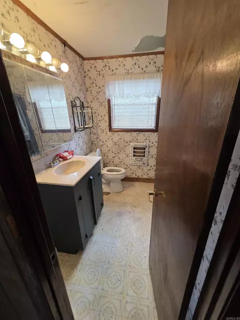 Bath - 2309 Gwin Ln, Benton, AR 72019 photo 1 of 5