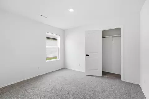 Bedroom - 1375 Meadows Dr, Benton, AR 72019 photo 4 of 6
