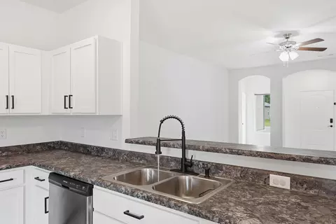 Kitchen - 1375 Meadows Dr, Benton, AR 72019 photo 2 of 4