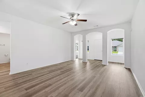 Living - 1375 Meadows Dr, Benton, AR 72019 photo 4 of 7