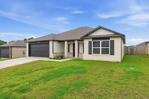 Exterior - 1375 Meadows Dr, Benton, AR 72019 photo 2 of 8