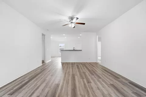 Living - 1375 Meadows Dr, Benton, AR 72019 photo 1 of 7