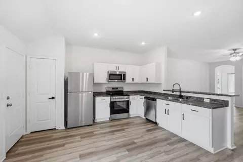 Kitchen - 1375 Meadows Dr, Benton, AR 72019 photo 1 of 4