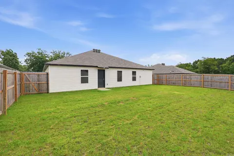 Exterior - 1375 Meadows Dr, Benton, AR 72019 photo 6 of 8
