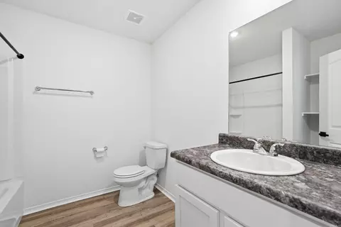 Bath - 1375 Meadows Dr, Benton, AR 72019 photo 1 of 3