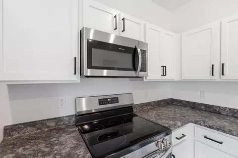 Kitchen - 1375 Meadows Dr, Benton, AR 72019 photo 3 of 4