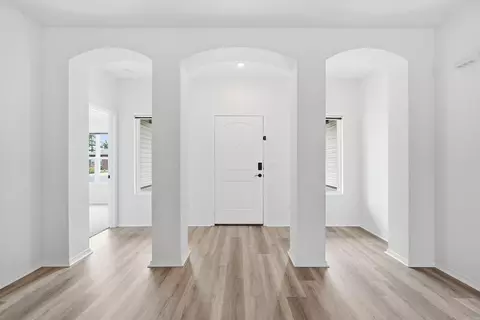 Entry Way - 1375 Meadows Dr, Benton, AR 72019 photo 2 of 3