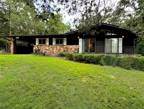 131 Cherokee Rd, Cherokee Village, AR 72529