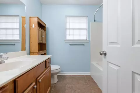 Bath - 1605 Jackson Dr, Conway, AR 72032 photo 4 of 4