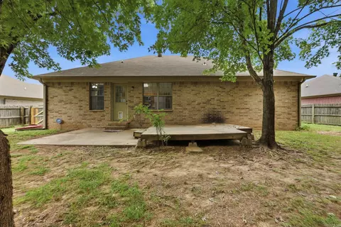 Exterior - 1605 Jackson Dr, Conway, AR 72032 photo 7 of 10