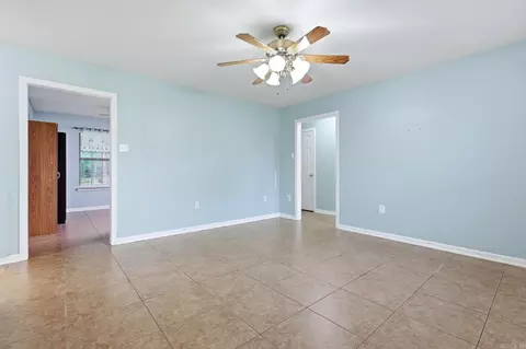 Living - 1605 Jackson Dr, Conway, AR 72032 photo 3 of 4