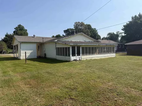 Exterior - 675 E Jackson St, Piggott, AR 72454 photo 3 of 6