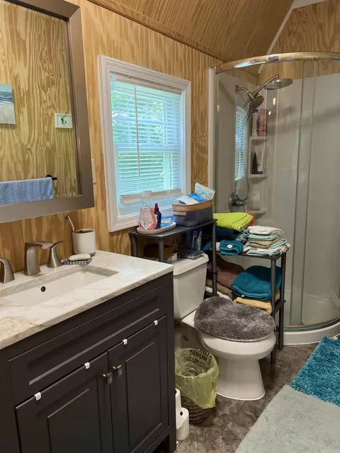 Bath - 224 Elm St, Mount Ida, AR 71957 photo 1 of 3