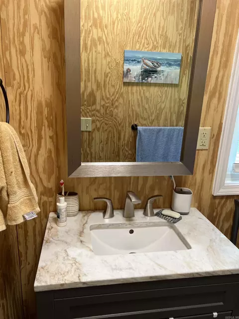 Bath - 224 Elm St, Mount Ida, AR 71957 photo 3 of 3