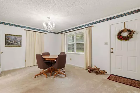 Dining - 115 Larkin St, Malvern, AR 72104 photo 2 of 3