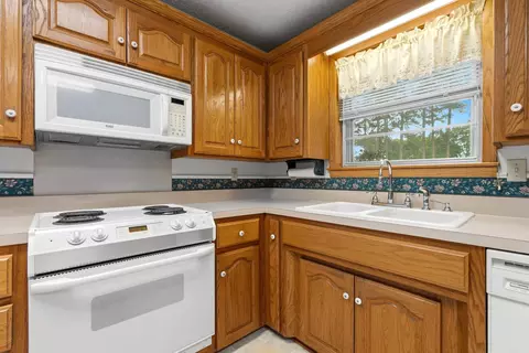 Kitchen - 115 Larkin St, Malvern, AR 72104 photo 3 of 3