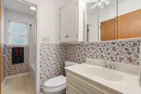 Bath - 115 Larkin St, Malvern, AR 72104 photo 1 of 2