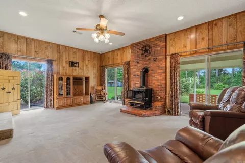 Living - 115 Larkin St, Malvern, AR 72104 photo 2 of 3