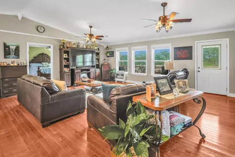 Living - 271 Liberty Rd, Norman, AR 71960 photo 2 of 2