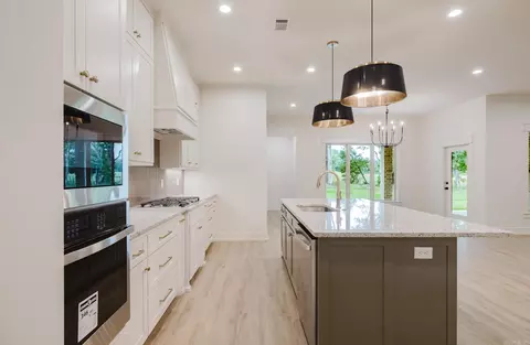 Kitchen - 7097 Cold Creek Dr, Alexander, AR 72002 photo 3 of 4