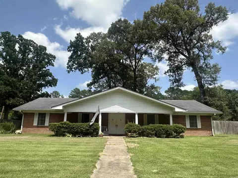 1203 Chestnut St, Crossett, AR 71635
