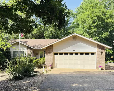 19 Rollo Ln, Hot Springs Village, AR 71909