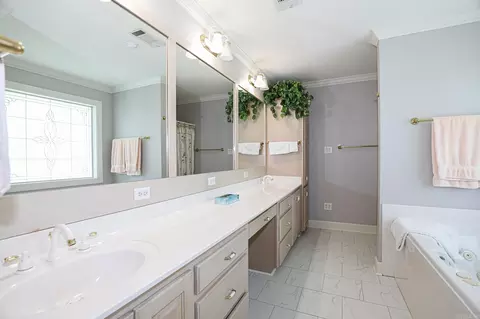 Bath - 827 Miller Loop, Benton, AR 72019 photo 4 of 7