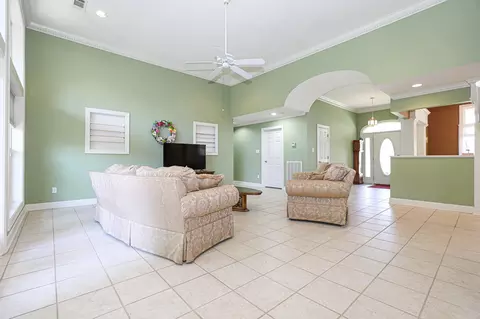 Living - 827 Miller Loop, Benton, AR 72019 photo 4 of 5