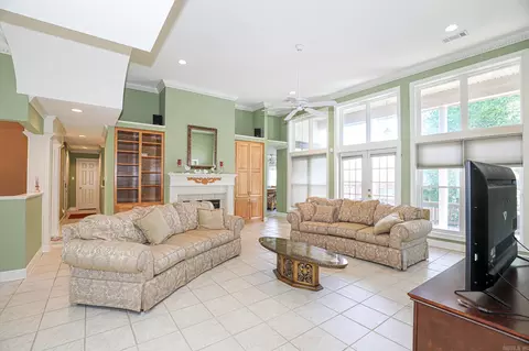 Living - 827 Miller Loop, Benton, AR 72019 photo 3 of 5