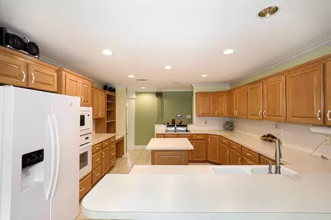 Kitchen - 827 Miller Loop, Benton, AR 72019 photo 2 of 6
