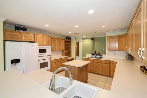 Kitchen - 827 Miller Loop, Benton, AR 72019 photo 3 of 6