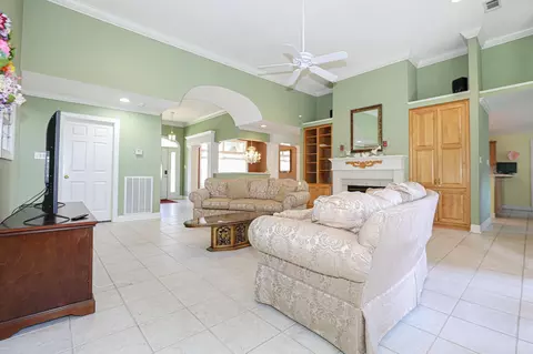 Living - 827 Miller Loop, Benton, AR 72019 photo 5 of 5