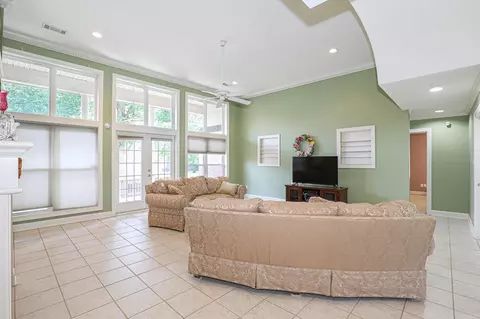 Living - 827 Miller Loop, Benton, AR 72019 photo 2 of 5