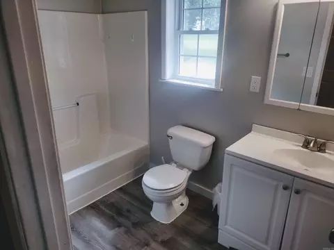 Bath - 903 Tower Lp, Mountain View, AR 72560 photo 2 of 2