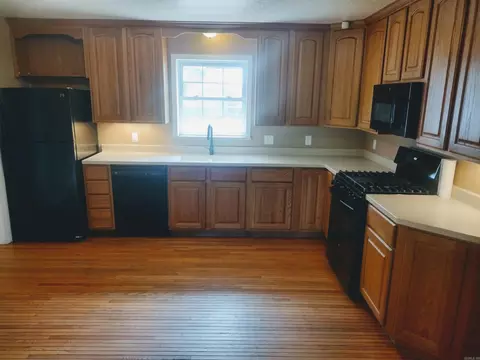 Kitchen - 903 Tower Lp, Mountain View, AR 72560 photo 2 of 2