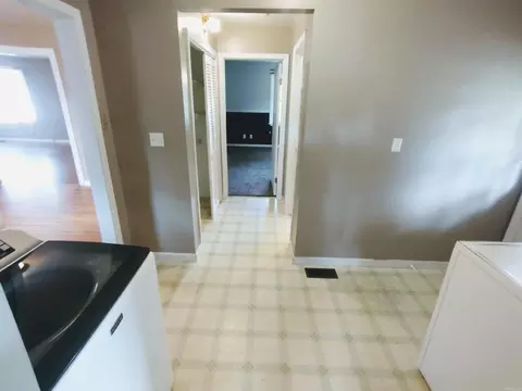 Entry Way - 903 Tower Lp, Mountain View, AR 72560 photo 1 of 2