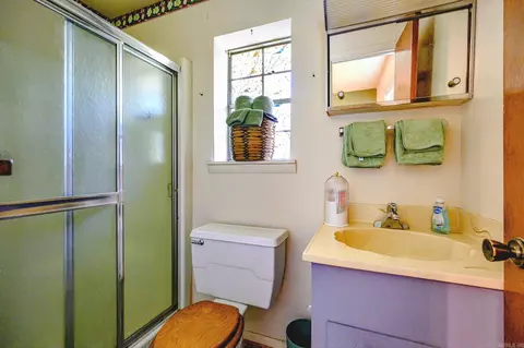 Bath - 129 Blossom Ln, Mena, AR 71953 photo 3 of 4