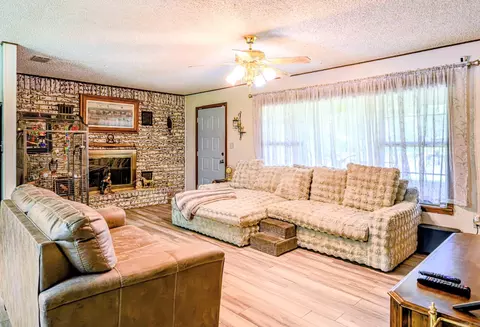 Living - 129 Blossom Ln, Mena, AR 71953 photo 2 of 3