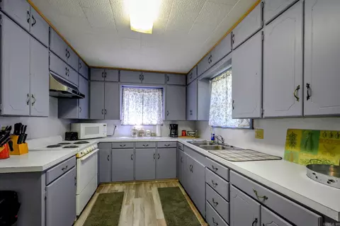 Kitchen - 129 Blossom Ln, Mena, AR 71953 photo 3 of 4