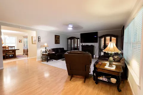 Living - 684 Townsend Rd, Wideman, AR 72585 photo 2 of 2