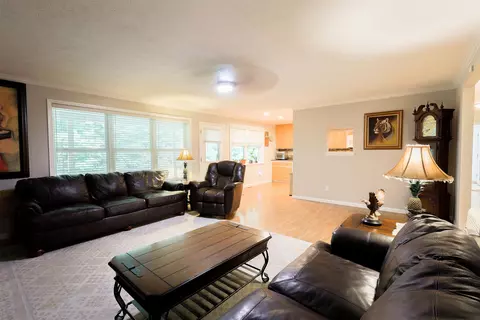 Living - 684 Townsend Rd, Wideman, AR 72585 photo 3 of 3